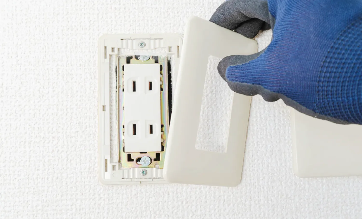 屋内コンセント交換